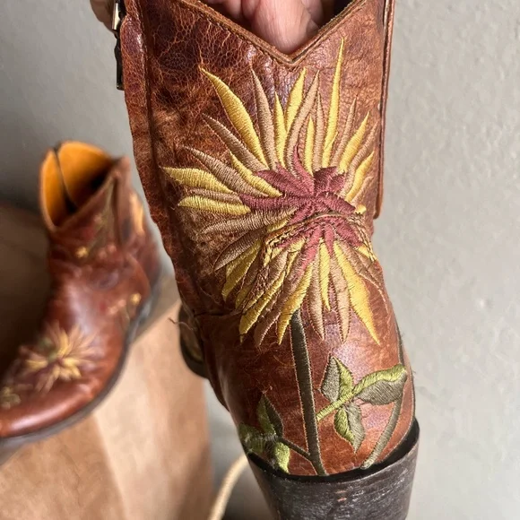 Old Gringo Embroidered Brown Leather Boots - Picture 4 of 6